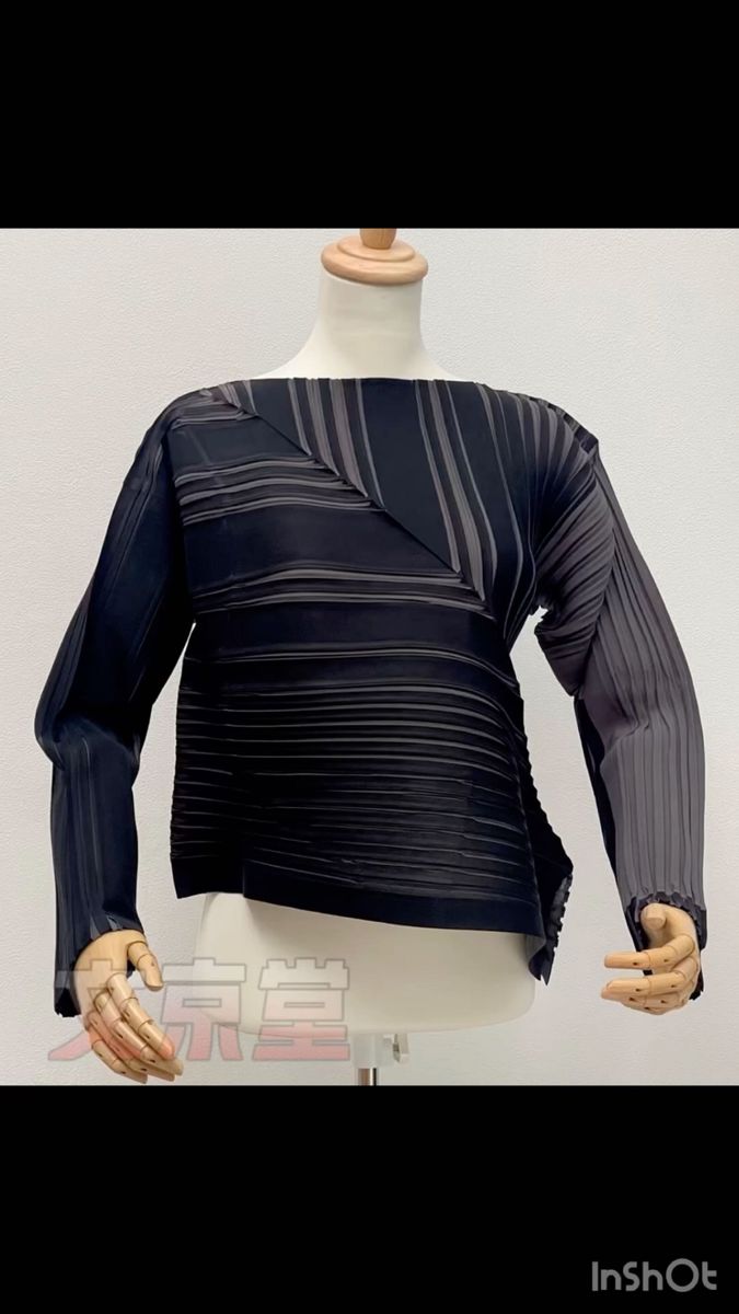 新品】イッセイミヤケ(2023 11月新作)ネット未公開 トップス 新品】イッセイミヤケ(2023 11月新作)ネット未公開 トップス