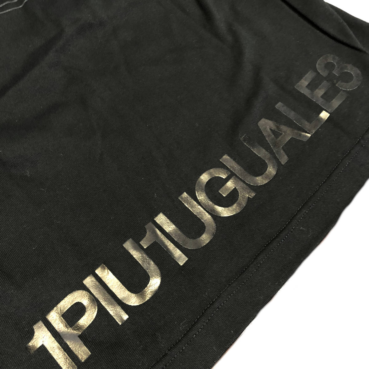 1piu1uguale3 ウノピゥウノウグァーレトレ V-NECK SPECIAL PRINT Tシャツ 4 黒 MRT136 COT207 バックプリント ロゴ A31_画像6