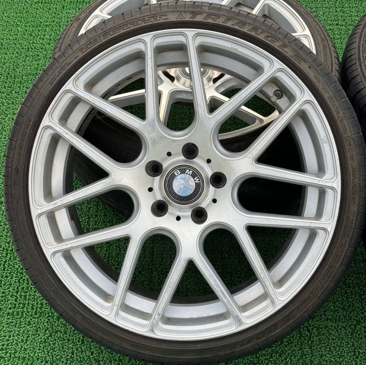 BMW 19インチタイヤホイールセット!! タイヤバリ山 2018年製 BMW F87. M2. F80. M3. F82. M4等 着払いになります。_画像2