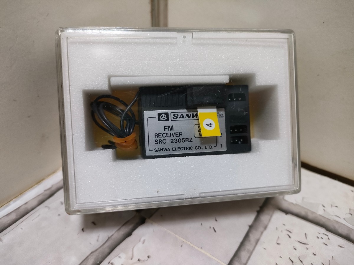 好評!早い者勝ち!サンワ ビンテージデッドストックFM27受信機 SRC-2305RZ 黒コネクター 当時定価10000円 - 受信機 好評!早い者勝ち!サンワ ビンテージデッドストックFM27受信機 SRC-2305RZ 黒コネクター 当時定価10000円 - 受信機