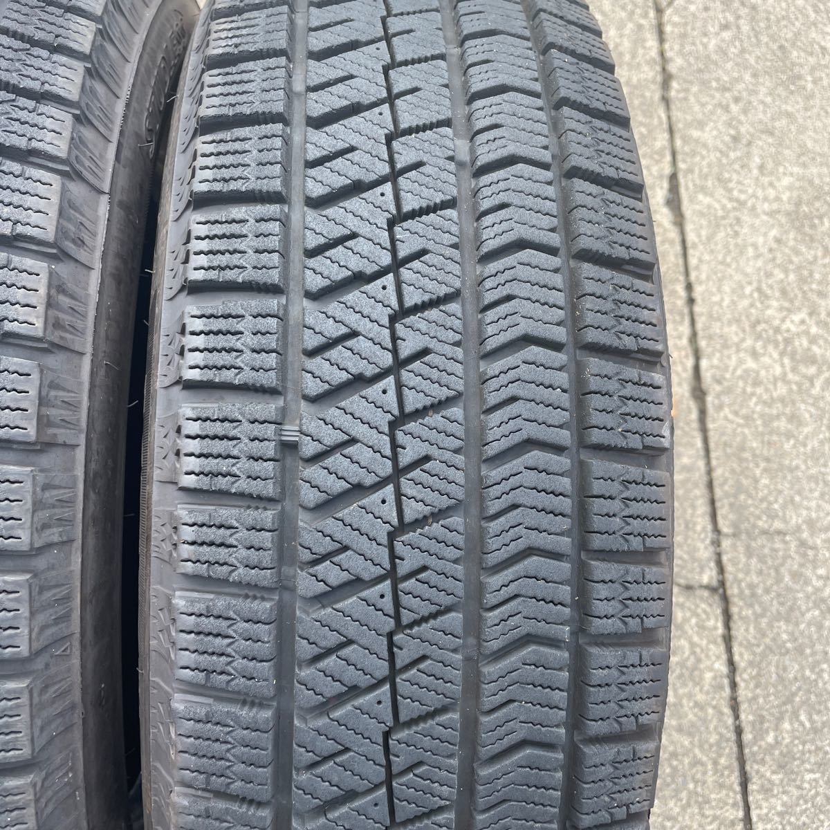 バリ山185/65R15 ブリヂストンVRX2スタッドレス　タイヤ185/65R15 4本セット　2018年製造_画像5