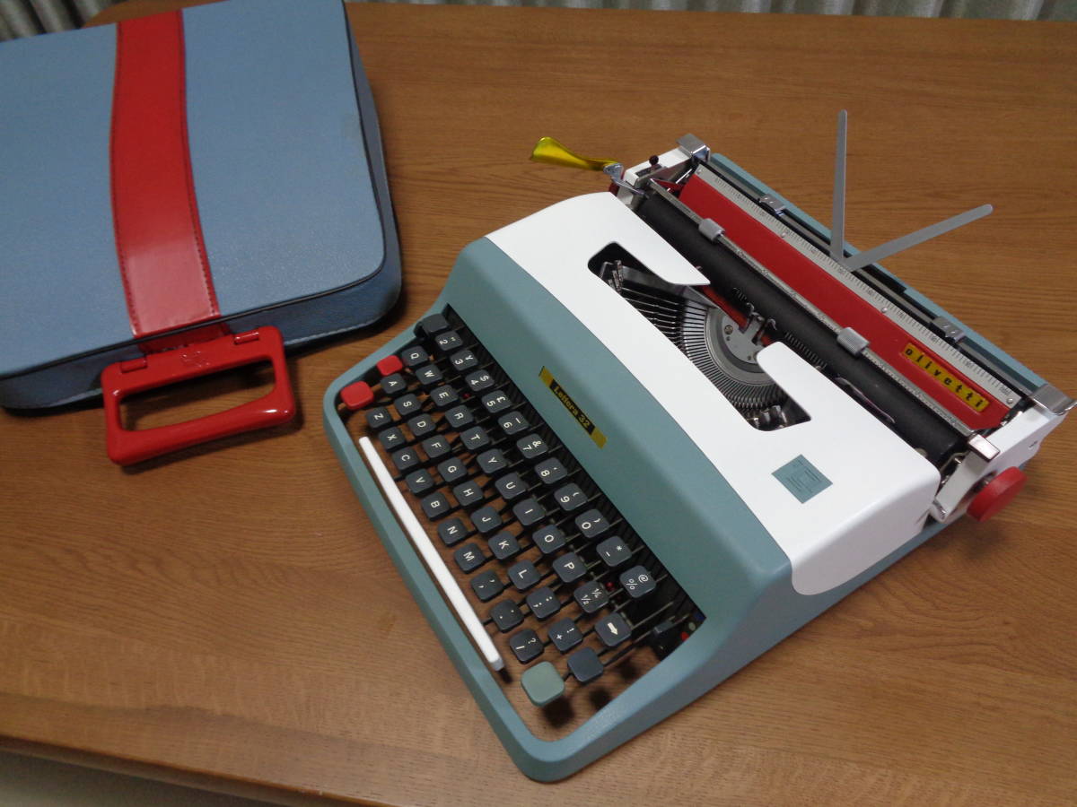 完動品　olivetti Lettera 32　オリベッティタイプライター　イタリア　トリコローレカラー　_画像1