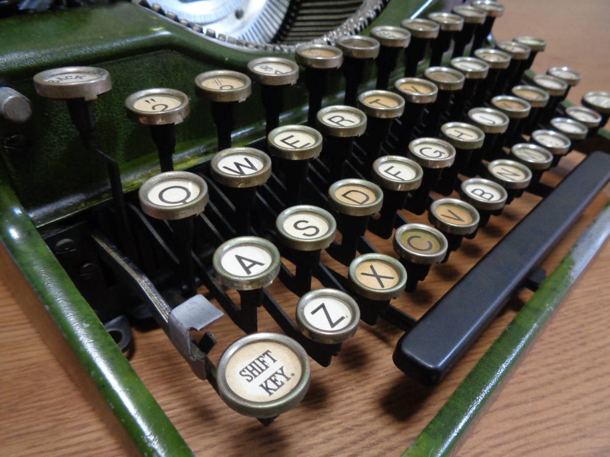 実働品 UNDERWOOD STANDARD PORTABLE FOUR BANK アンダーウッド 実働品 UNDERWOOD STANDARD PORTABLE FOUR BANK アンダーウッド