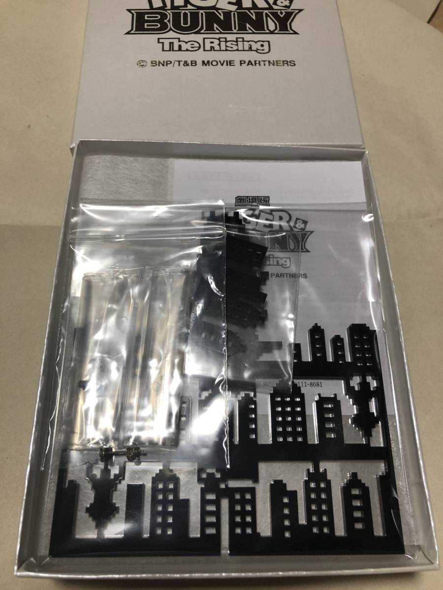 TIGER & BUNNY The Rising silver925エンブレムピアスセット (ミニアクセサリースタンド付き) 　☆　タイバニ　タイガー＆バニー