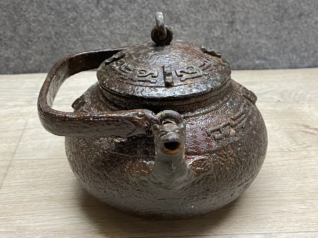 ☆【初代 秦 蔵六 造 】獣口 環摘 饕餮紋 時代鉄瓶☆茶道具 _画像7