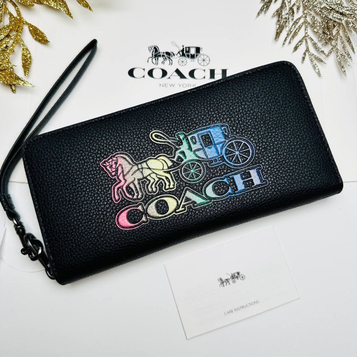 COACH コーチ折りたたみ財布 レディースのブラック色新品財布 FAMOUS