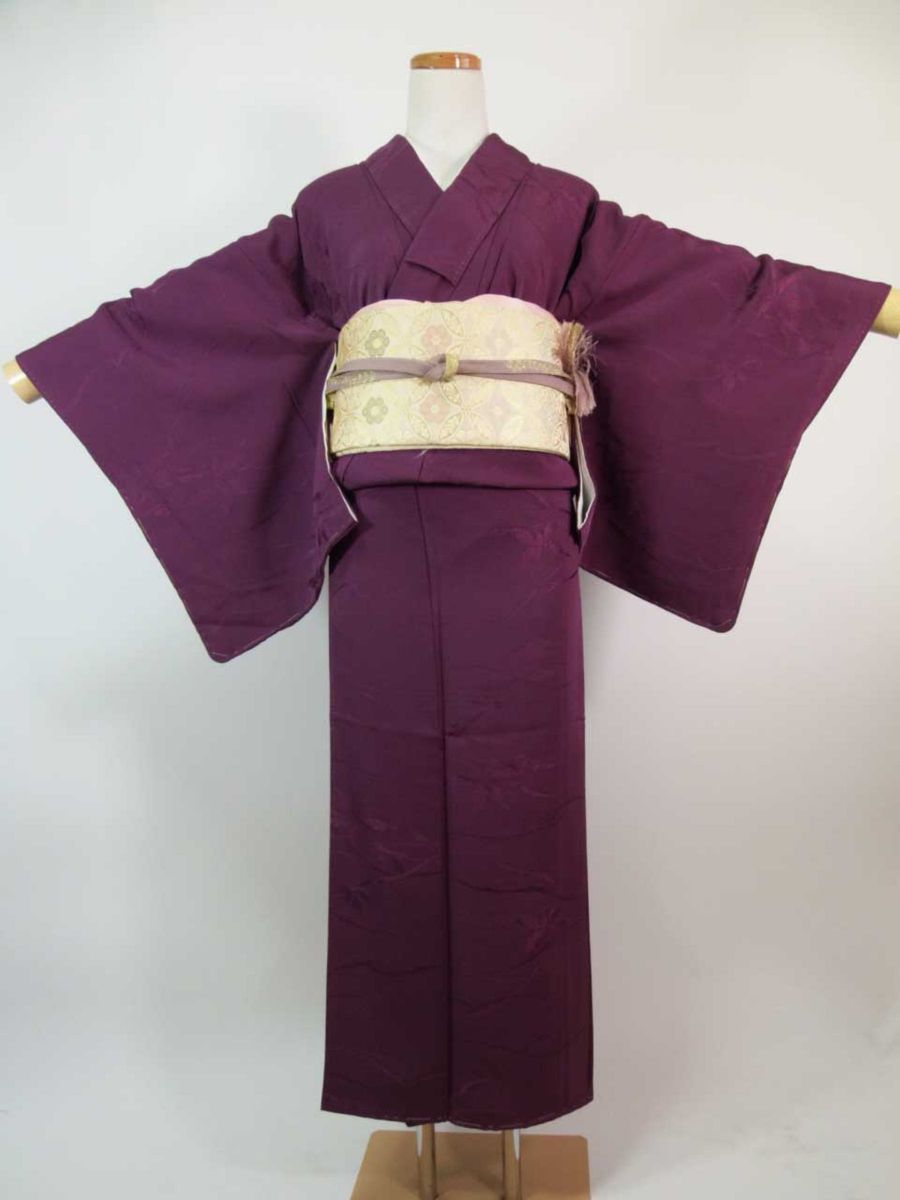 ほぼ美品 色無地 着物 紋意匠 正絹 紫色系 丸に剣片喰紋 未使用 ほぼ美品 色無地 着物 紋意匠 正絹 紫色系 丸に剣片喰紋 未使用