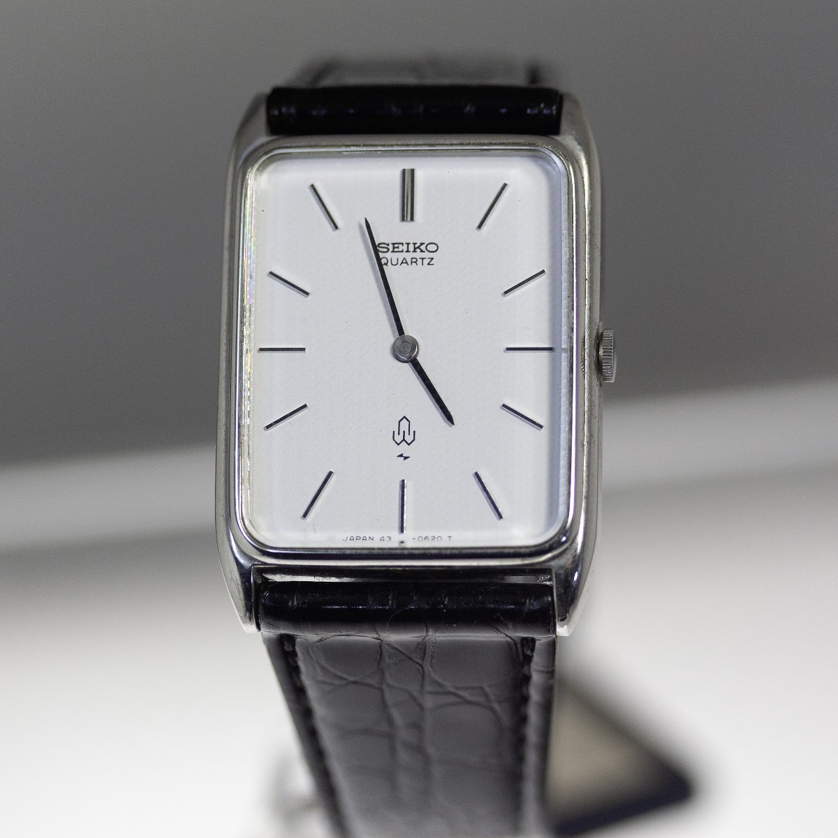 セイコー SEIKO クォーツ メンズ腕時計　2針　2220-0290電池交換済み　セイコーシャリオ　動作中、比較的美品です。_画像1