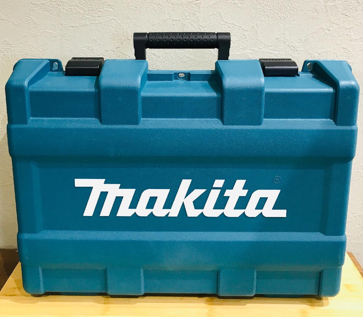 【未使用/保管品】　Makita　GA404ＤＲＧＸＮ　ディスクグラインダー　充電器/バッテリー2個付き/ケース入り_画像1