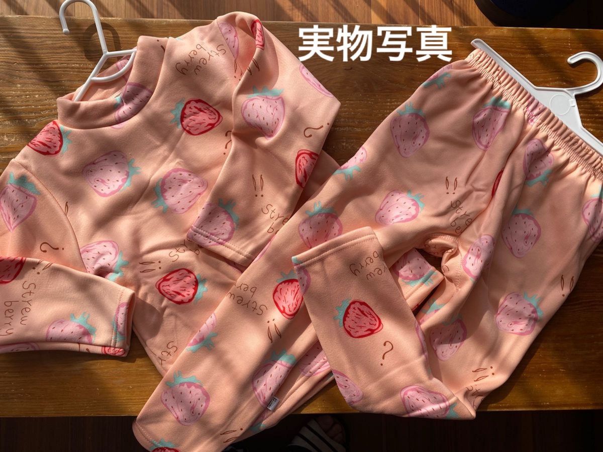 子供　パジャマ ルームウェア　キッズ いちご　120 長袖 裏起毛  　冬物　かわいい　女の子　あったか　新品　未使用 上下