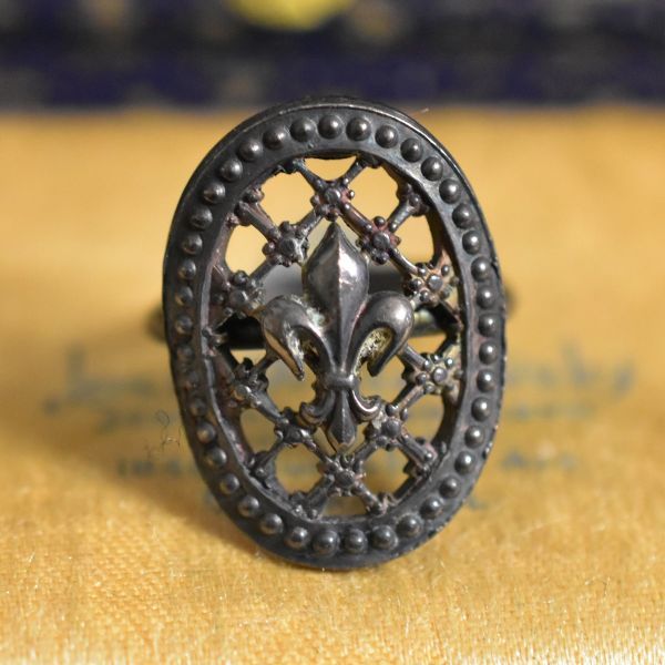 アンティーク9号ラティスワーク百合の紋章のリング/指輪フルールドリス