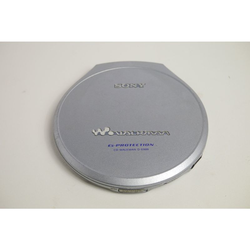 SONY ソニー CDウォークマン WALKMAN ポータブルCDプレイヤー (シルバー) G-PROTECTION D-E999_画像1