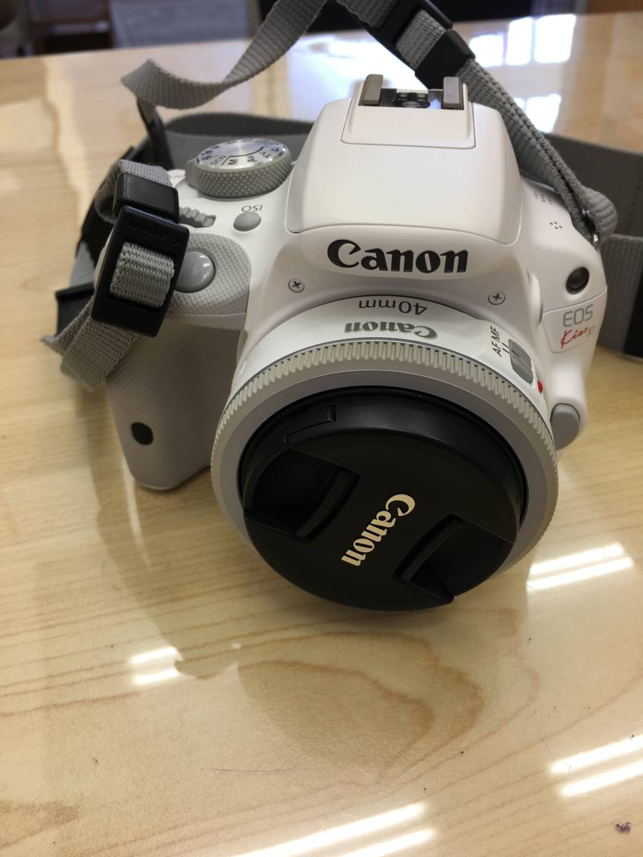 8495 Canon キャノン EOS kiss X7 DS126441 デジタル一眼レフ ホワイト 中古品 通電確認済み_画像2