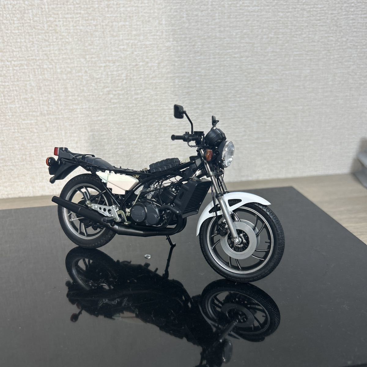 ハセガワ1/12 ヤマハ　RZ350(4U0) 完成品　バイクプラモデルYAMAHA _画像9