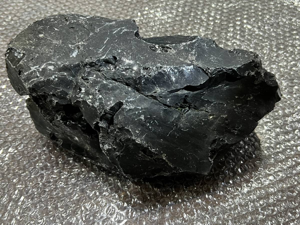 漆黒の黒曜石　やや大きめの原石　ガラス質　貝殻状断口　約5.55Kgの塊　北海道白滝産　良質　石器づくり 岩石標本に如何ですか_画像10