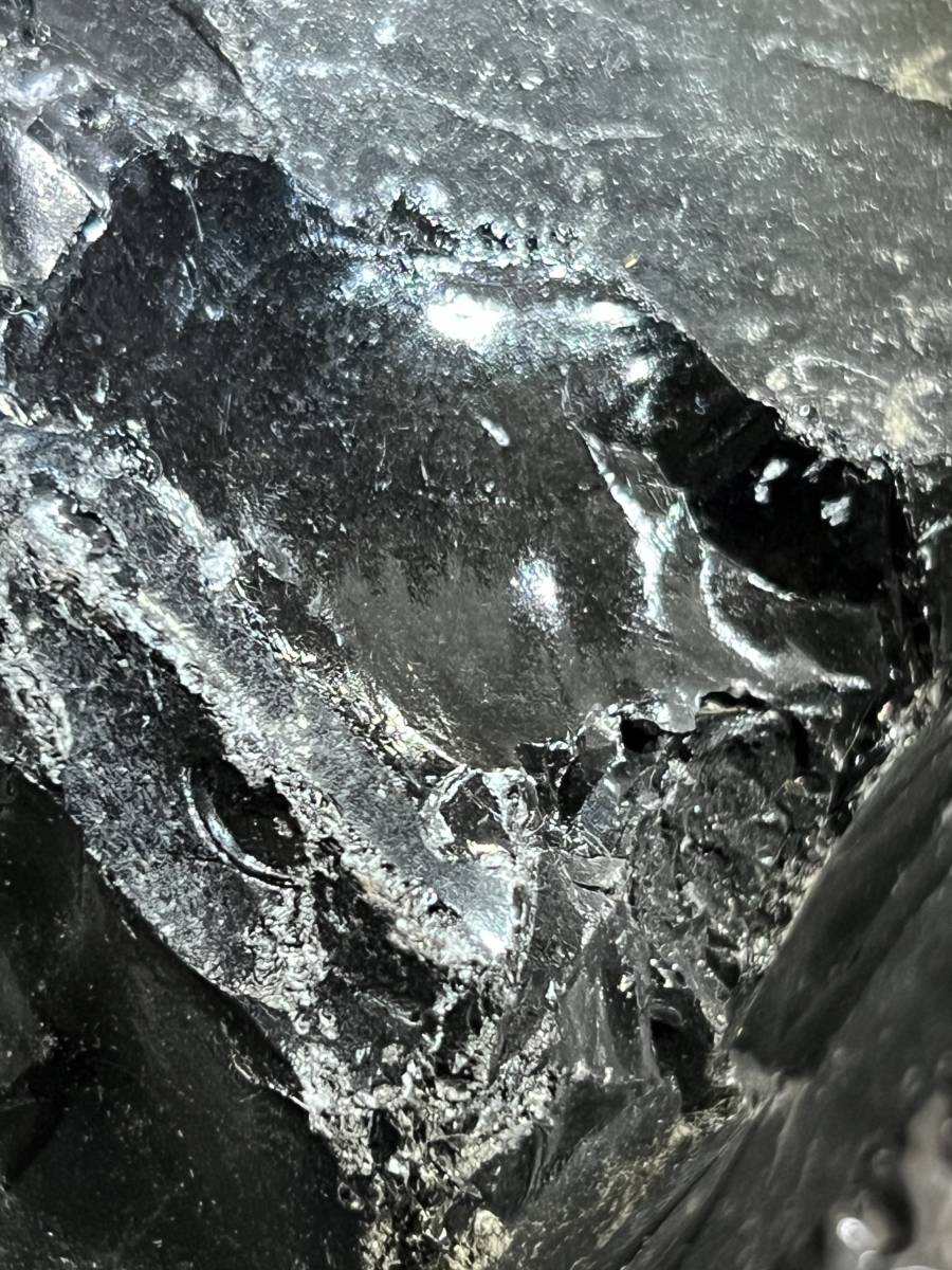 漆黒の黒曜石　やや小さめの原石　ガラス質　貝殻状断口　約1.55Kgの塊　北海道　良質　石器づくり 岩石標本に如何ですか _画像9