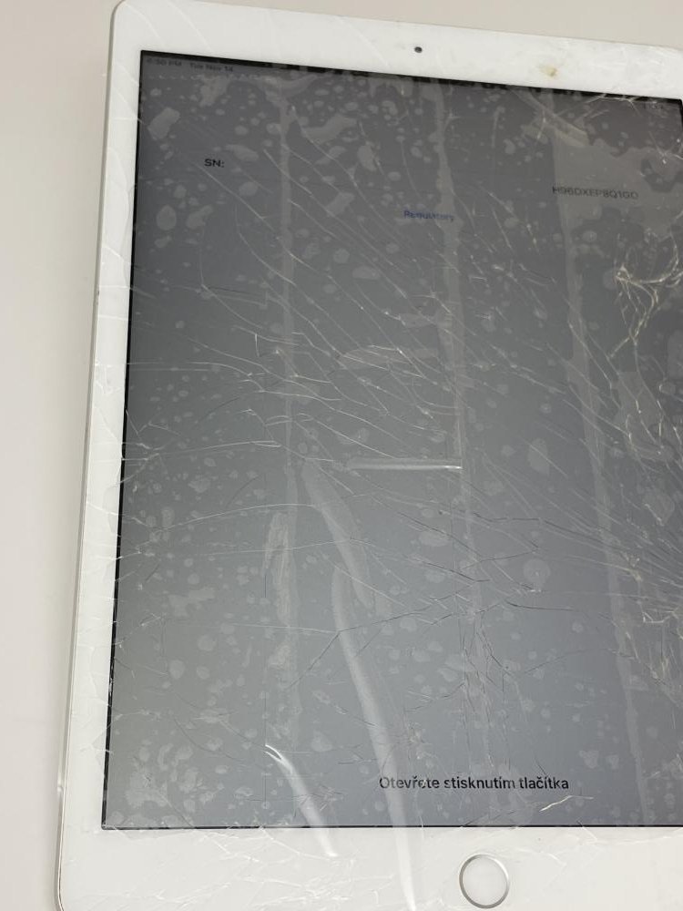 703【ジャンク品】 iPad 第8世代 32GB Wi-Fi シルバー_画像4