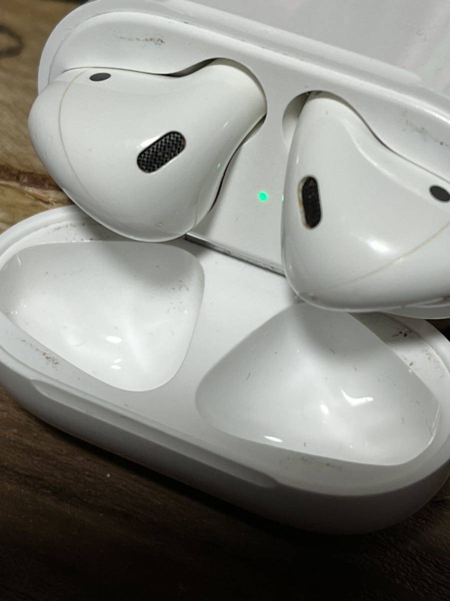 ジャンク品 AirPods 第1世代 Apple ワイヤレスイヤホン ケース付き_画像3