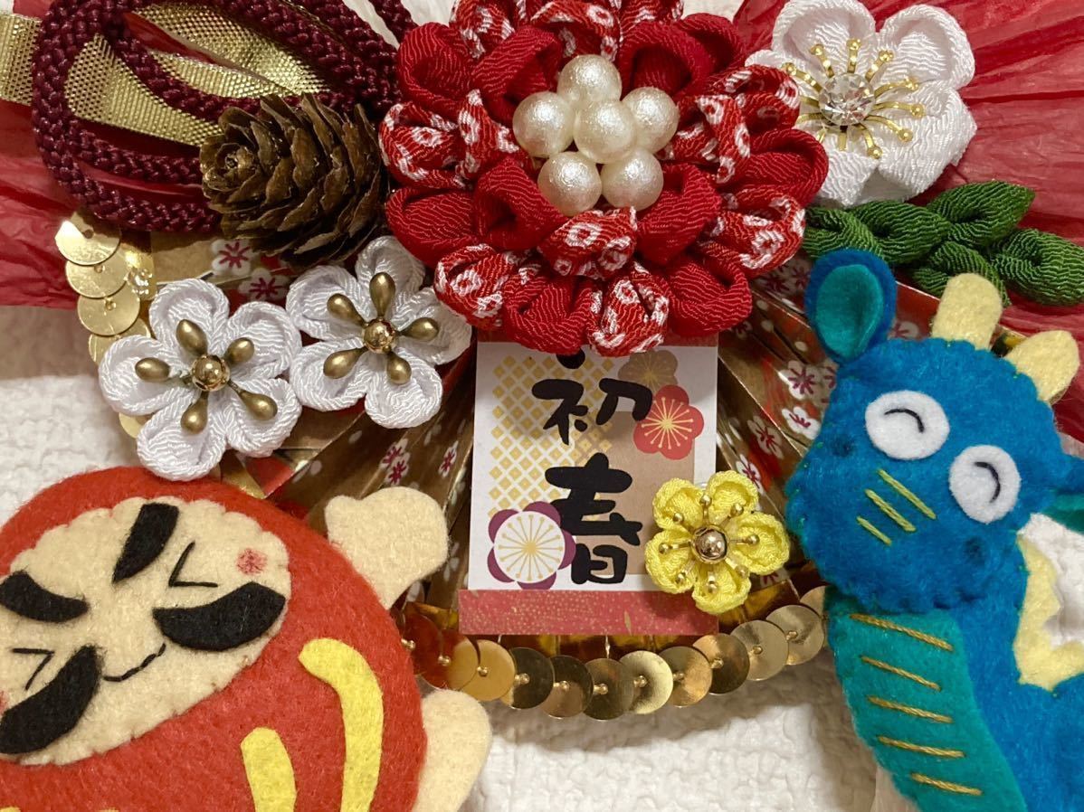 ☆ハンドメイド ☆真っ赤なしめ縄♪フェルト＊つまみ細工＊だるま＊辰年＊2024＊花 ＊壁飾り_画像3