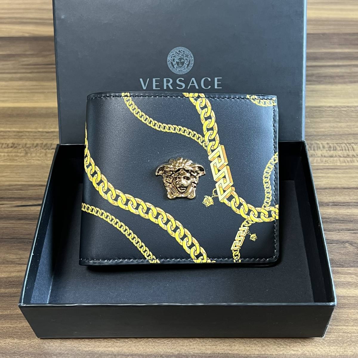 【新品】VERSACE ヴェルサーチ チェーン ラ メドゥーサ 財布 折りたたみ コンパクト ミニ財布