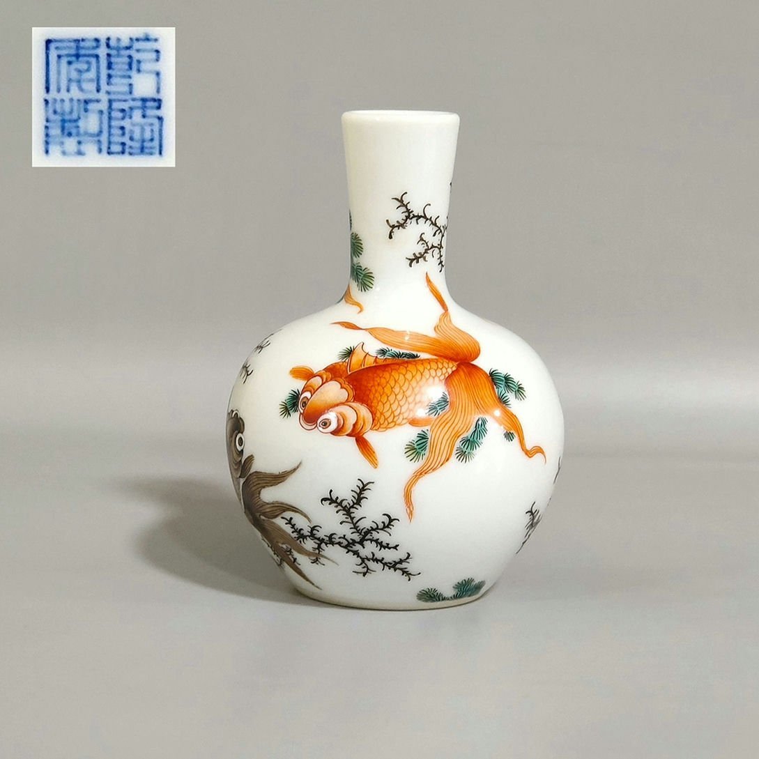 ◆羽彰・古美術◆A490清時代 乾隆年製 粉彩金玉滿堂小天球瓶・古陶磁器 ・珍品旧蔵・時代物
