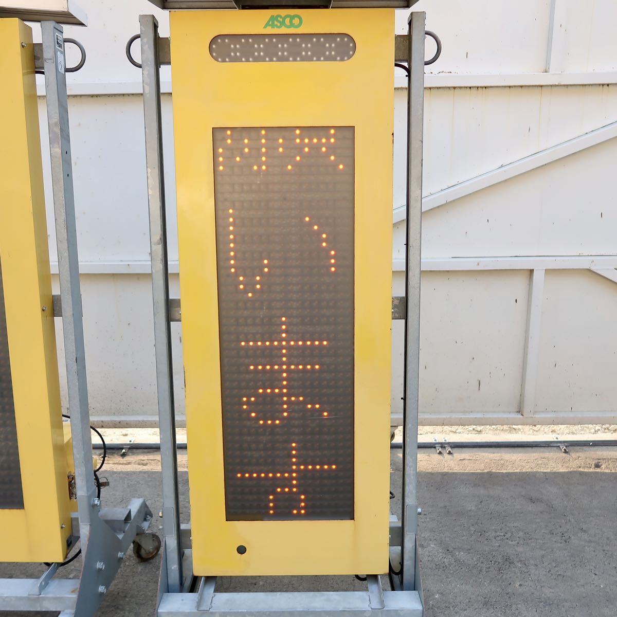 Yahoo!オークション - 中古 ASCO アスコ LEDソーラー式電光標識 Yahoo!オークション - 中古 ASCO アスコ LEDソーラー式電光標識