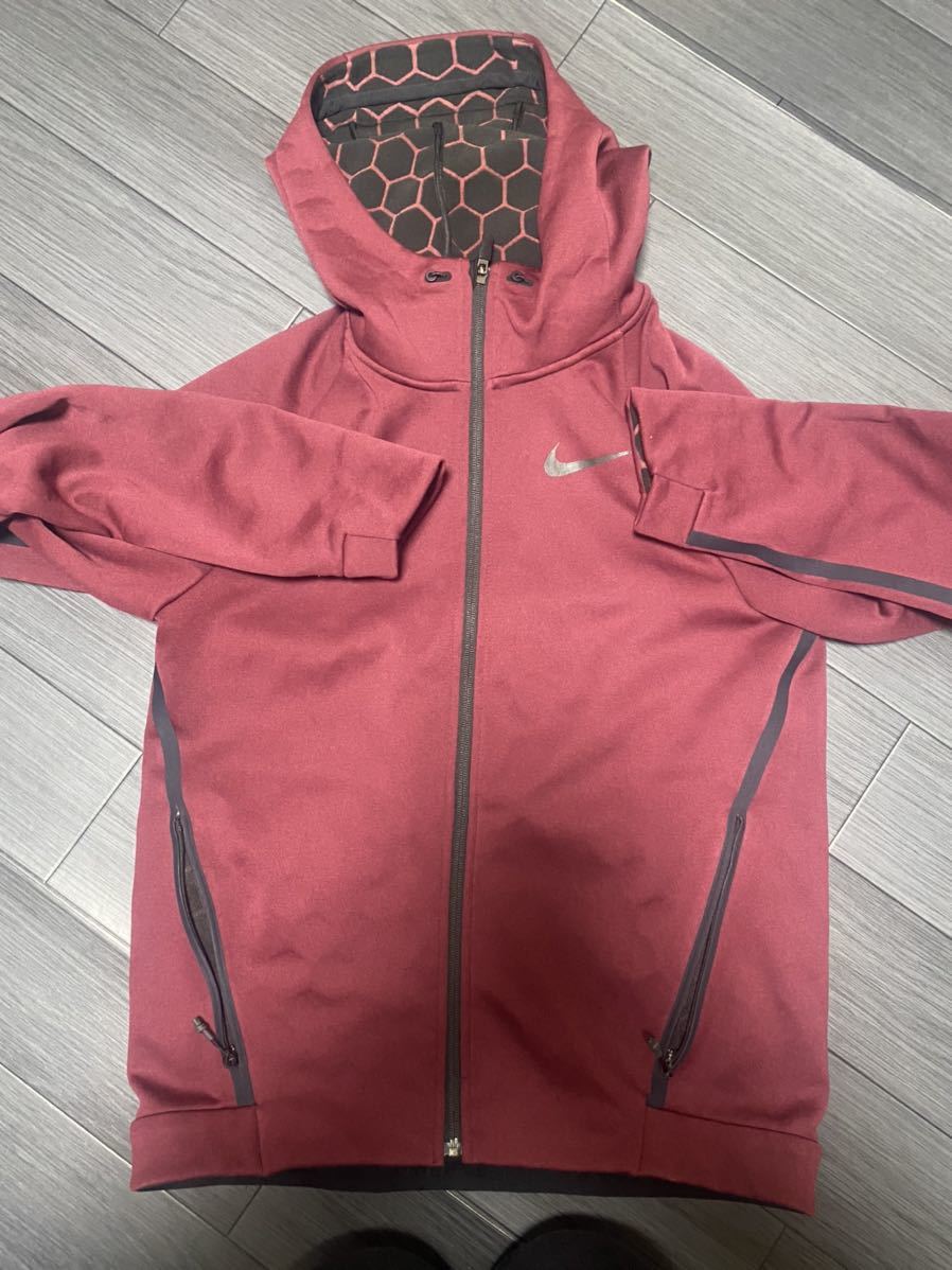 美品　NIKE 860516 Nike THERMA-FIT SPHERE MAX JACKET Mサイズ　撥水保温　冬のスポーツ用_画像1