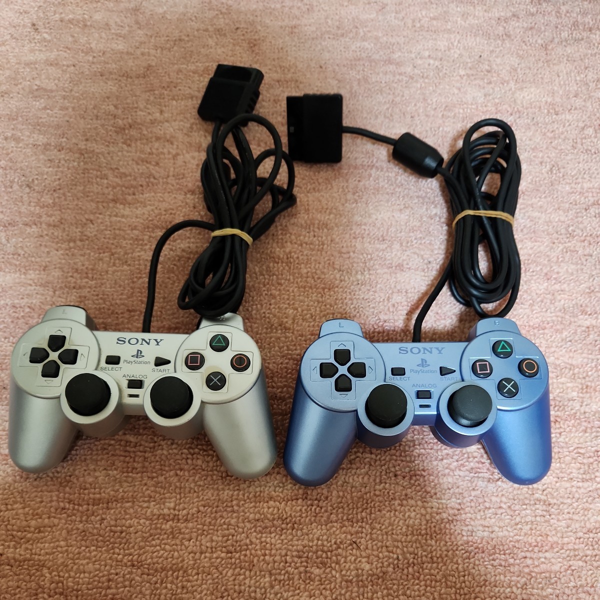 PS2 コントローラー デュアルショック２ ２個セット シルバーとアクアブルー 中古品 ブルーは動作不良品 DUALSHOCK ソニー SONY SCPH 10010_画像1