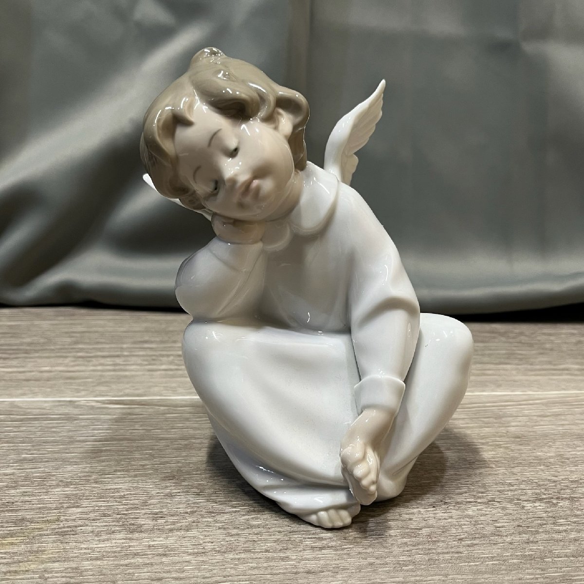 X239 LLADRO リヤドロ no.4961 『天使の考え事(なんとかなるよ)』 置物 インテリア 陶器 高さ16cm_画像1