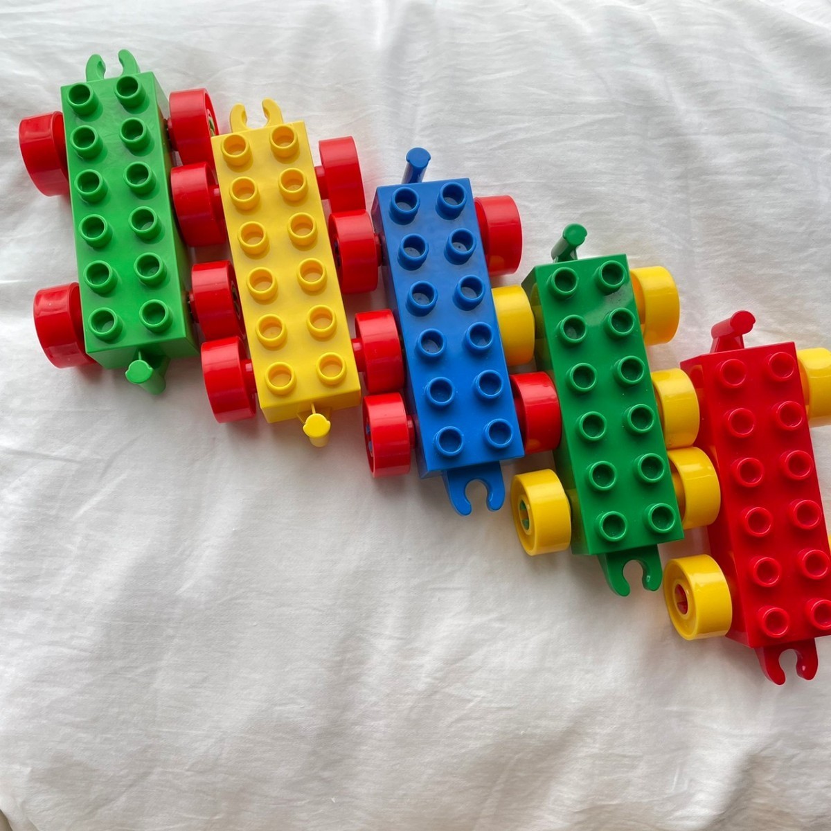 ブロック車　レゴ　デュプロ　５台セット　繋げて遊べる　知育玩具　互換　ブロック_画像2