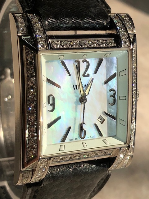 Versace ベルサーチ の 最高峰 ヴェルサーチ 時計 メンズ 日本に1つ シェル 高級 ダイヤ 定価68万 美品 エルメス ショーメ
