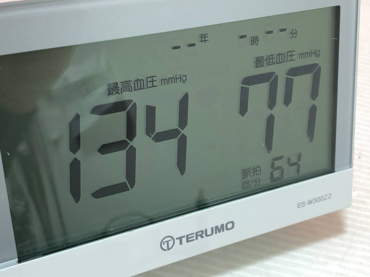 21/167☆TERUMO　ES-W300ZZ　自動電子血圧計　テルモ　デジタル　大画面　置時計　電源コード欠品　電池で動作OK　写真追加あり☆C1_画像3