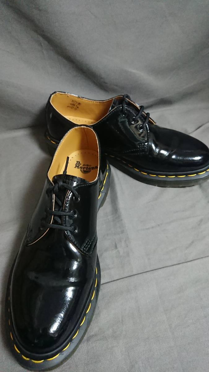 *[ returned goods OK] Dr. Martens UK6 approximately 24.5.PATENT LAMPER 10084 3 hole black [Dr.Martens ]