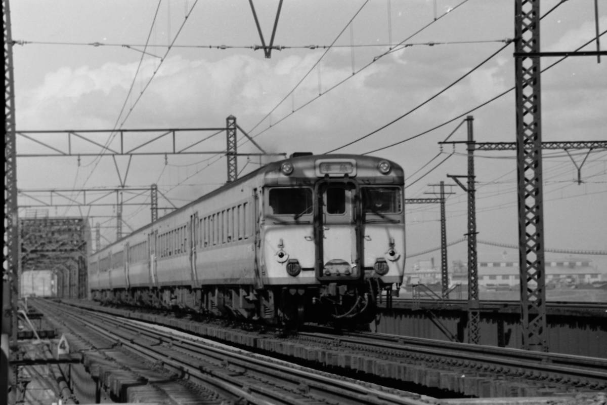 (B23)131 写真 古写真 鉄道 鉄道写真 大宮行 DD1329 準急 他 昭和38年頃 フィルム 変形 白黒 ネガ まとめて 6コマ _画像9