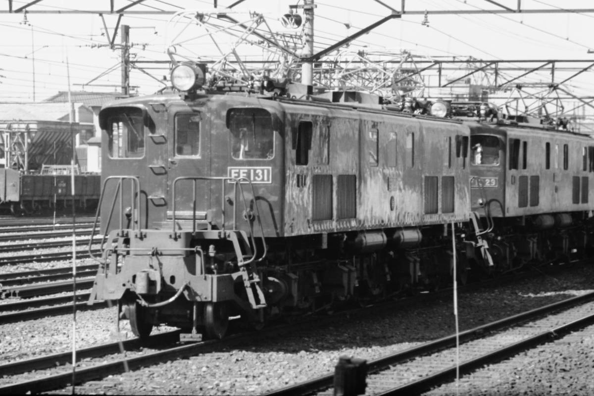 (B23)153 写真 古写真 鉄道 鉄道写真 EF131 山手線 昭和38年頃 フィルム 変形 白黒 ネガ まとめて 6コマ _画像5