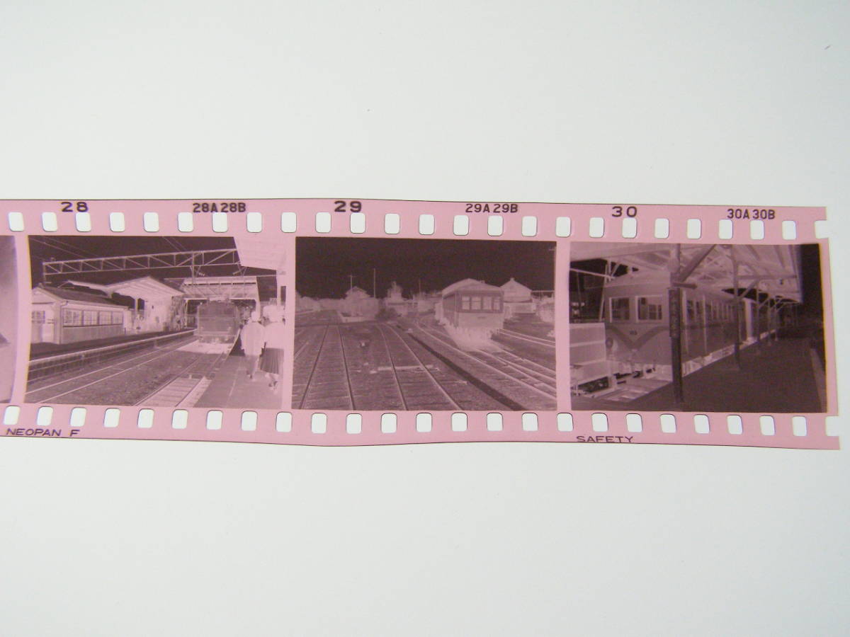 (B23)165 写真 古写真 鉄道 鉄道写真 佐貫駅 41302 EF8015 103 他 昭和38年頃 フィルム 変形 白黒 ネガ まとめて 6コマ _画像3