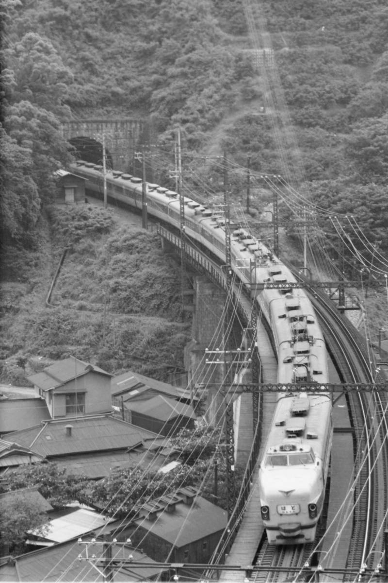 (B23)166 写真 古写真 鉄道 鉄道写真 はと EF5864 他 昭和38年頃 フィルム 変形 白黒 ネガ まとめて 5コマ _画像6