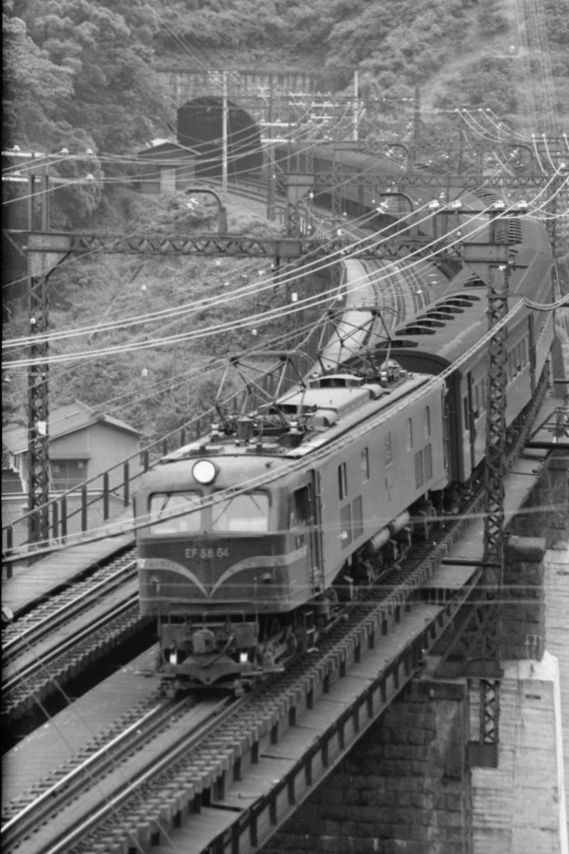 (B23)166 写真 古写真 鉄道 鉄道写真 はと EF5864 他 昭和38年頃 フィルム 変形 白黒 ネガ まとめて 5コマ _画像8