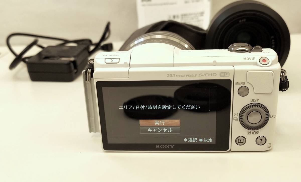 #9175【コレクター必見！】★☆SONY　α5000　カメラ　デジタル一眼カメラ　ホワイト　レンズ交換式　小型・軽量　レンズ　☆★_画像4