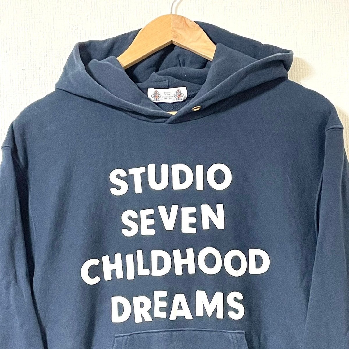 (^w^)b GU ジーユー STUDIO SEVEN CHILDHOOD DREAMS スタジオセブン スウェット パーカー ネイビー 紺 メンズ M フード フーディー 7736Aの画像3