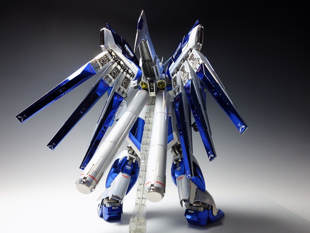 MG 1/100 Hi - νGundamVer.Ka鍍金成品鈦合金GUNPLA電鍍成品良好 原文:MG 1/100 Hi-νガンダム Ver.Ka メッキ塗装済み完成品　チタニウムフィニッシュ GUNPLA Plating finished good