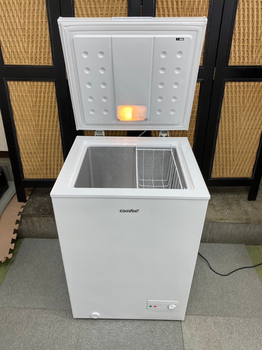 ●【売り切り】★現状品2021年製★ノンフロン冷凍庫 comfee コンフィー RCC100WH(E) 99L 冷凍庫 1ドア冷凍庫 業務用 家庭用 縦型冷凍庫_画像2