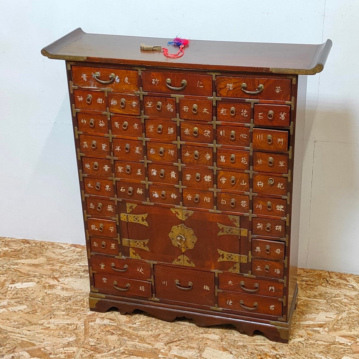  Joseon Dynasty furniture medicine chest of drawers medicine shelves yak Jean storage shelves chest height 86cm width 74cm depth 23cm 1110017/SL2/200