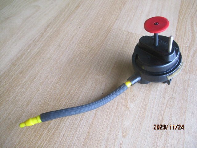 (0200)R129 Benz 500SL fuel lid lever 