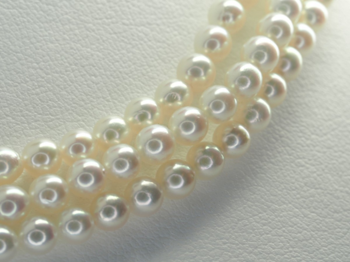 ●380 田崎真珠　ゴージャス極上良質 3連天然アコヤ本真珠ベビーパールネックレス　4.0mm珠～　ご希望の方にタサキの箱をお付け致します_画像3