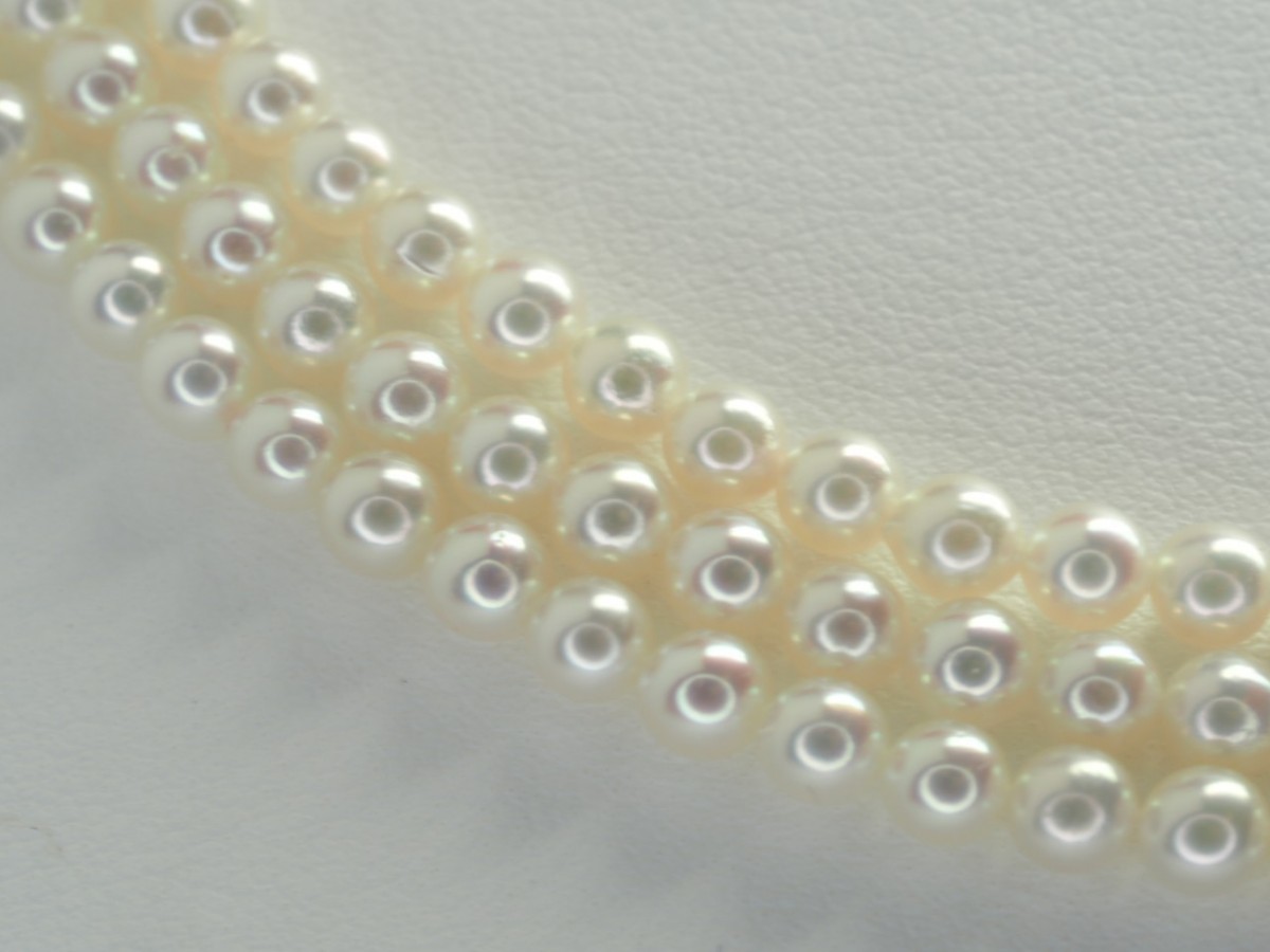 ●380 田崎真珠　ゴージャス極上良質 3連天然アコヤ本真珠ベビーパールネックレス　4.0mm珠～　ご希望の方にタサキの箱をお付け致します_画像2