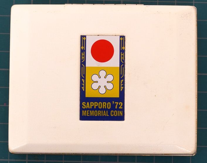 ★ 1972年・札幌冬季オリンピック記念100円貨幣セット ★ 記念貨幣2枚 ★ sa882_特製ケースに汚れやキズ有ります。