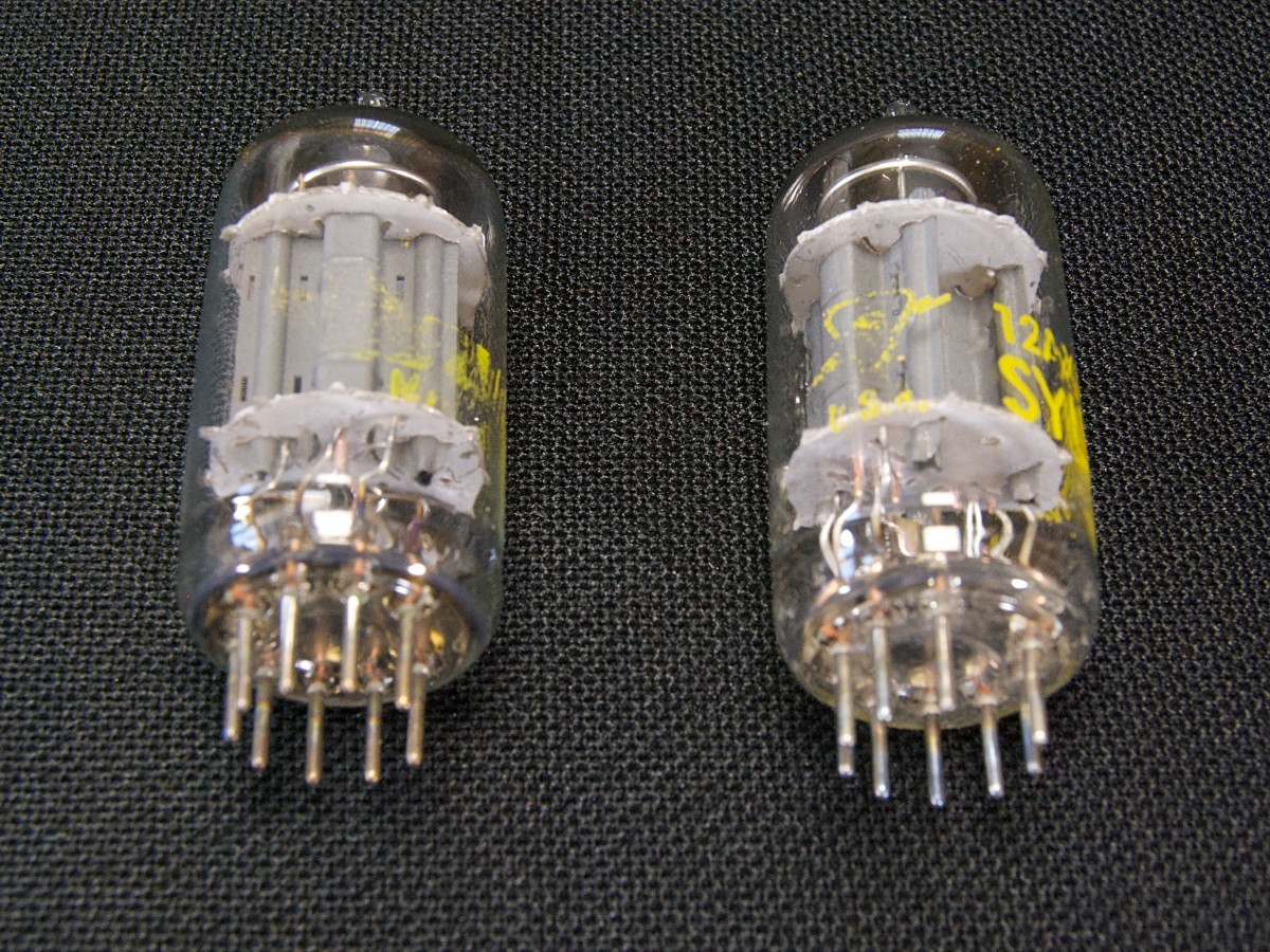 ♪♪Sylvania 12AX7A NOS品ペア #2462、USAシルバニア♪♪ ♪♪Sylvania 12AX7A NOS品ペア #2462、USAシルバニア♪♪