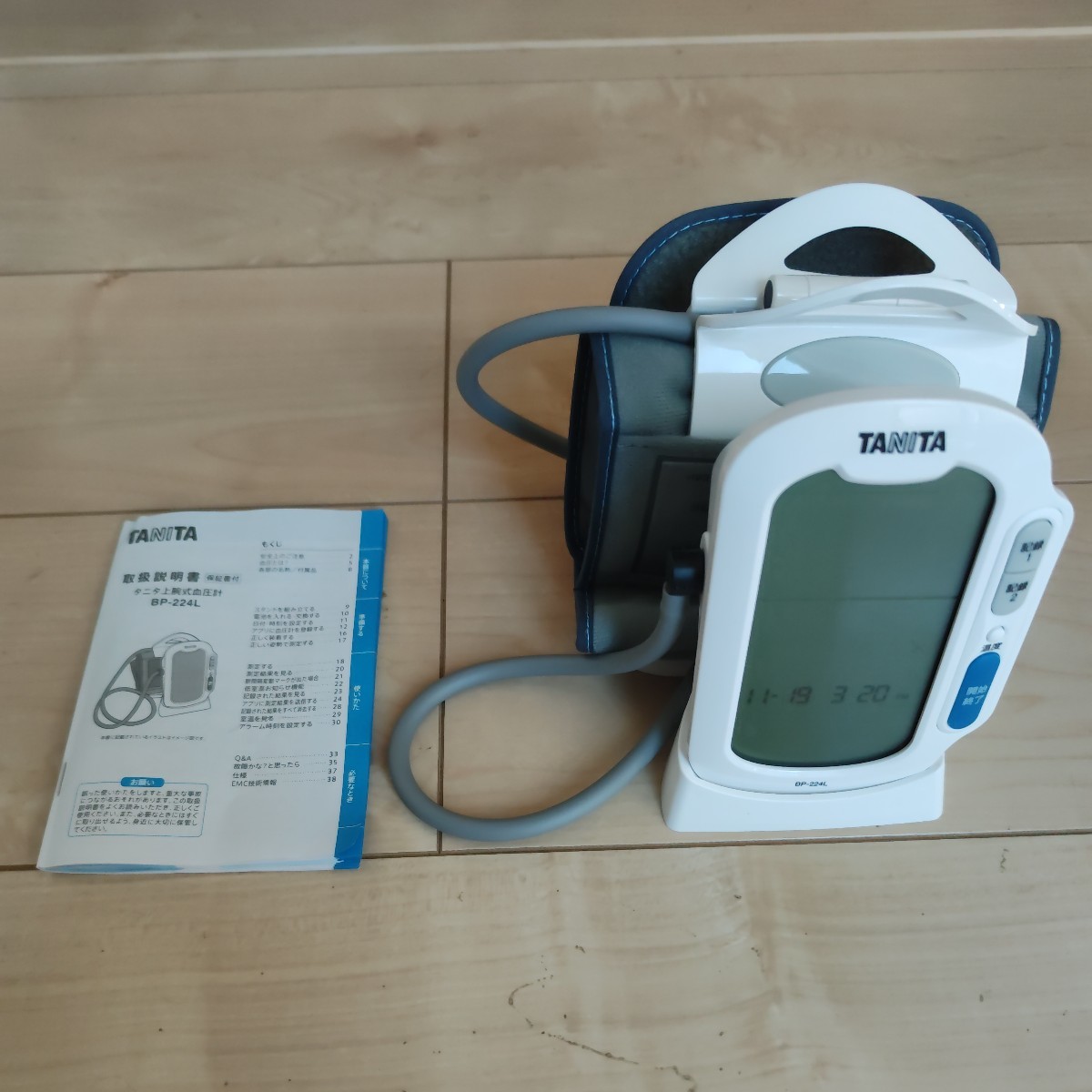 タニタ 血圧計 BP-224L 上腕式血圧計 スマホ連動 数日使用　_画像1