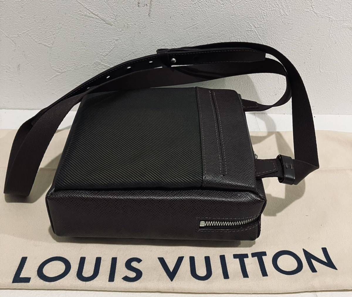 LOUIS VUITTON ★ 新品 未使用 ルイヴィトンショルダーバッグ レザー バッグ タイガライン メンズ 斜め掛け_画像6